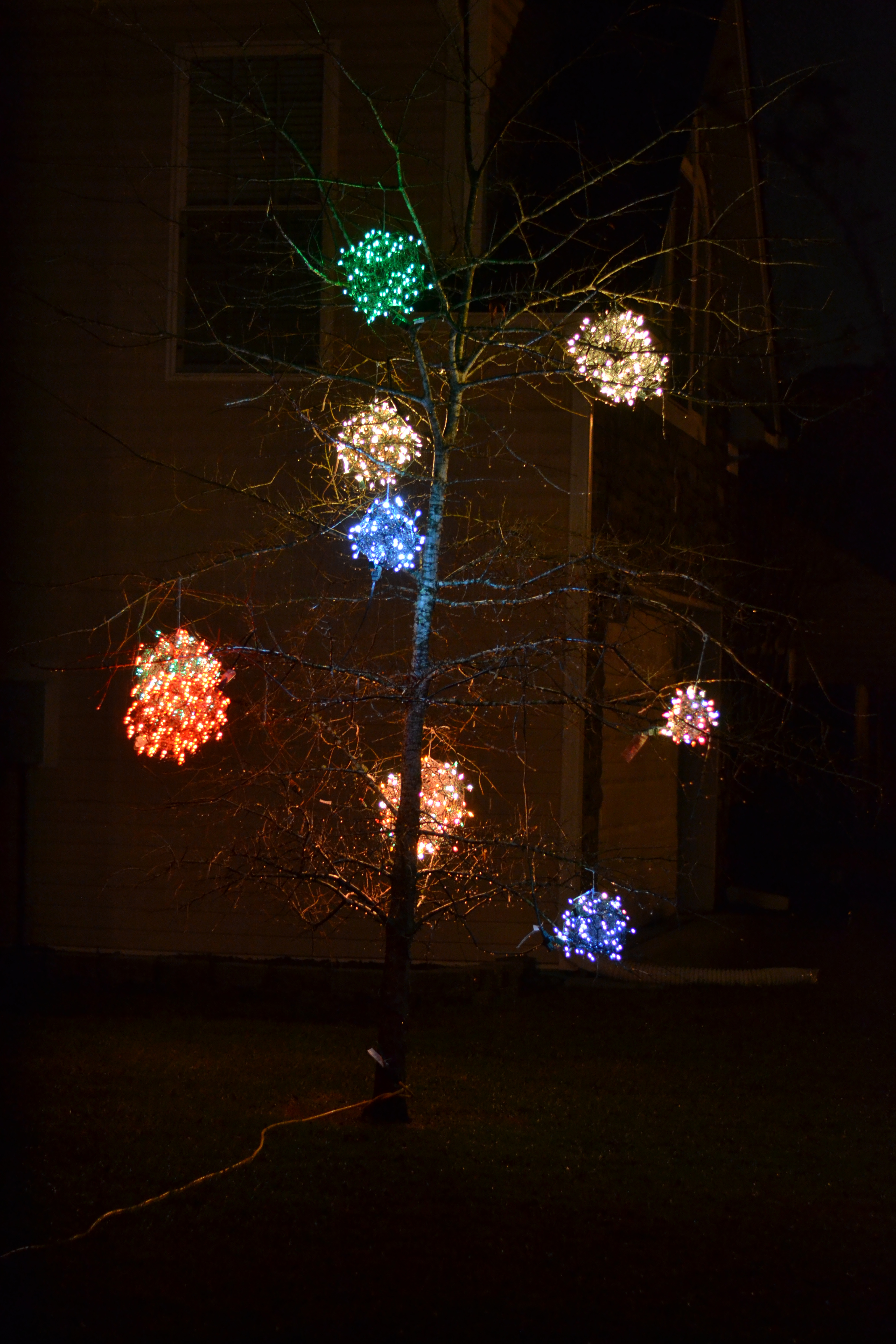 DIY: Chicken Wire Light Ball